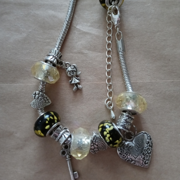 Charm bracelets - Picture 4 of 4